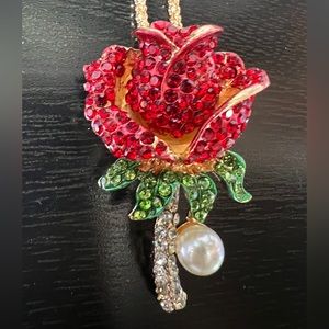 🌹 Red Rhinestone Rose & Pearl Necklace